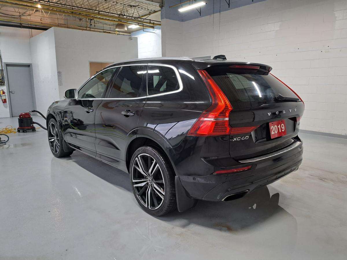 2019 Volvo XC60 T6 AWD R-Design alt 2