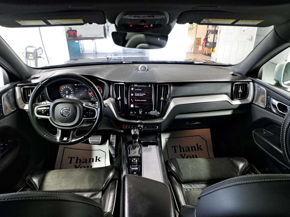 2019 Volvo XC60 T6 AWD R-Design thumb 8