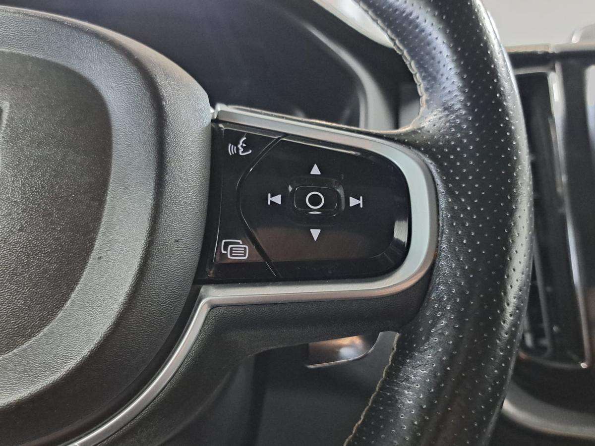 2019 Volvo XC60 T6 AWD R-Design thumb 11