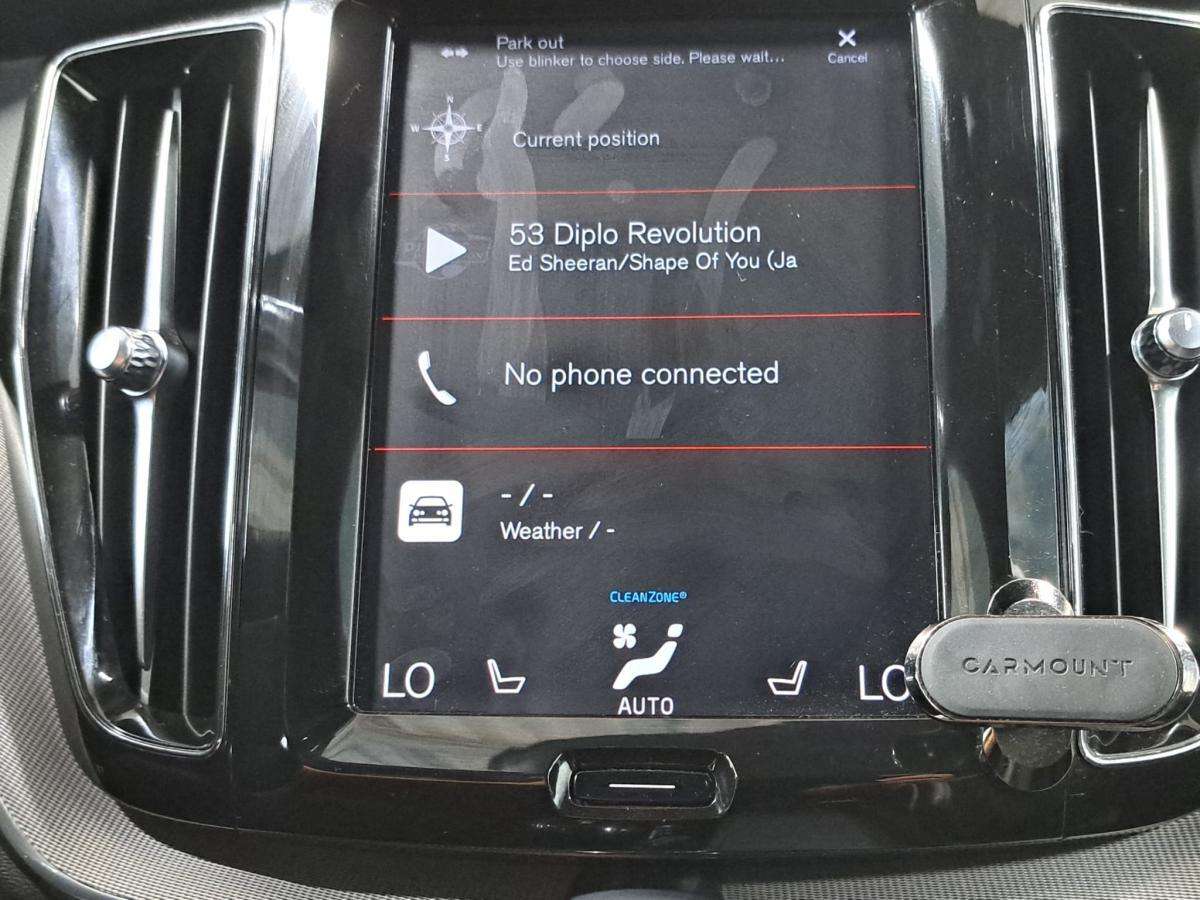 2019 Volvo XC60 T6 AWD R-Design thumb 30