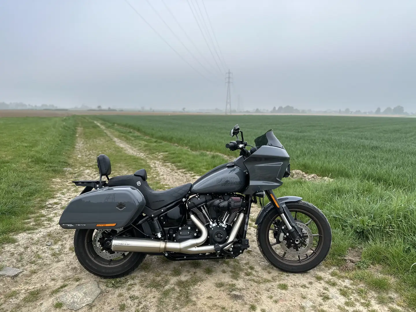 Harley-Davidson Lowrider ST Gris - 1