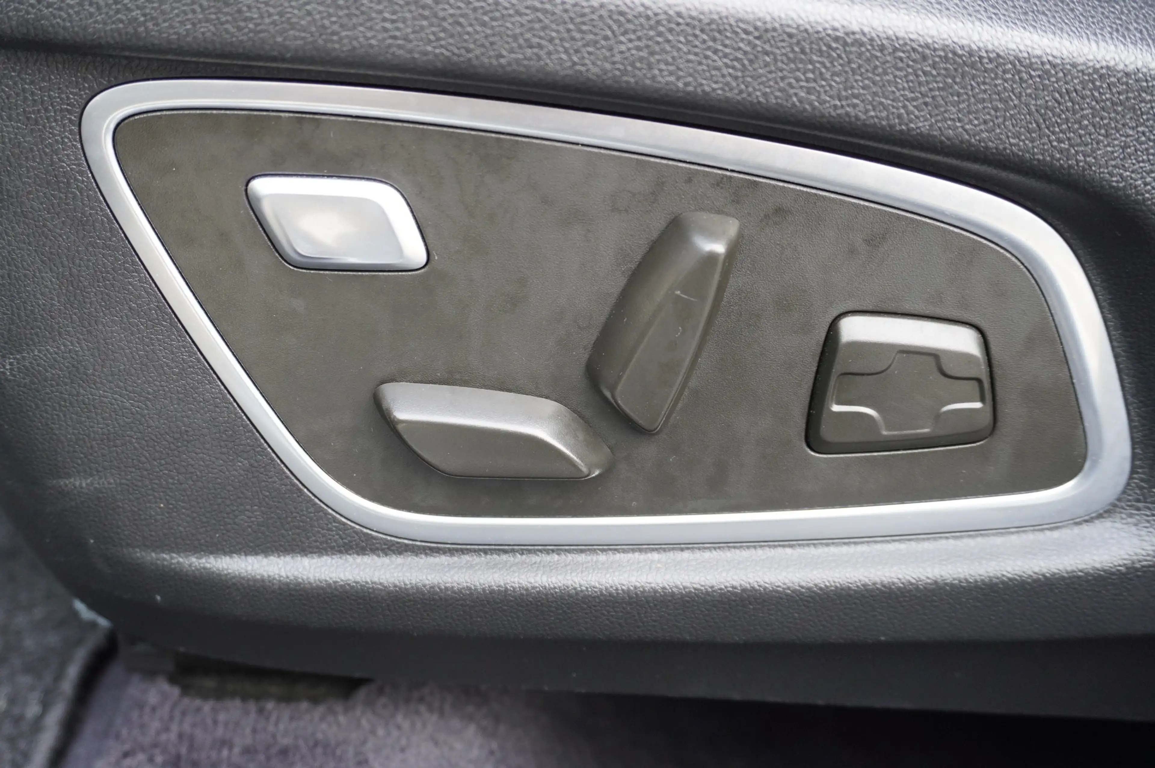 Renault Koleos Initiale Paris 4x4 Automatik — photo 10