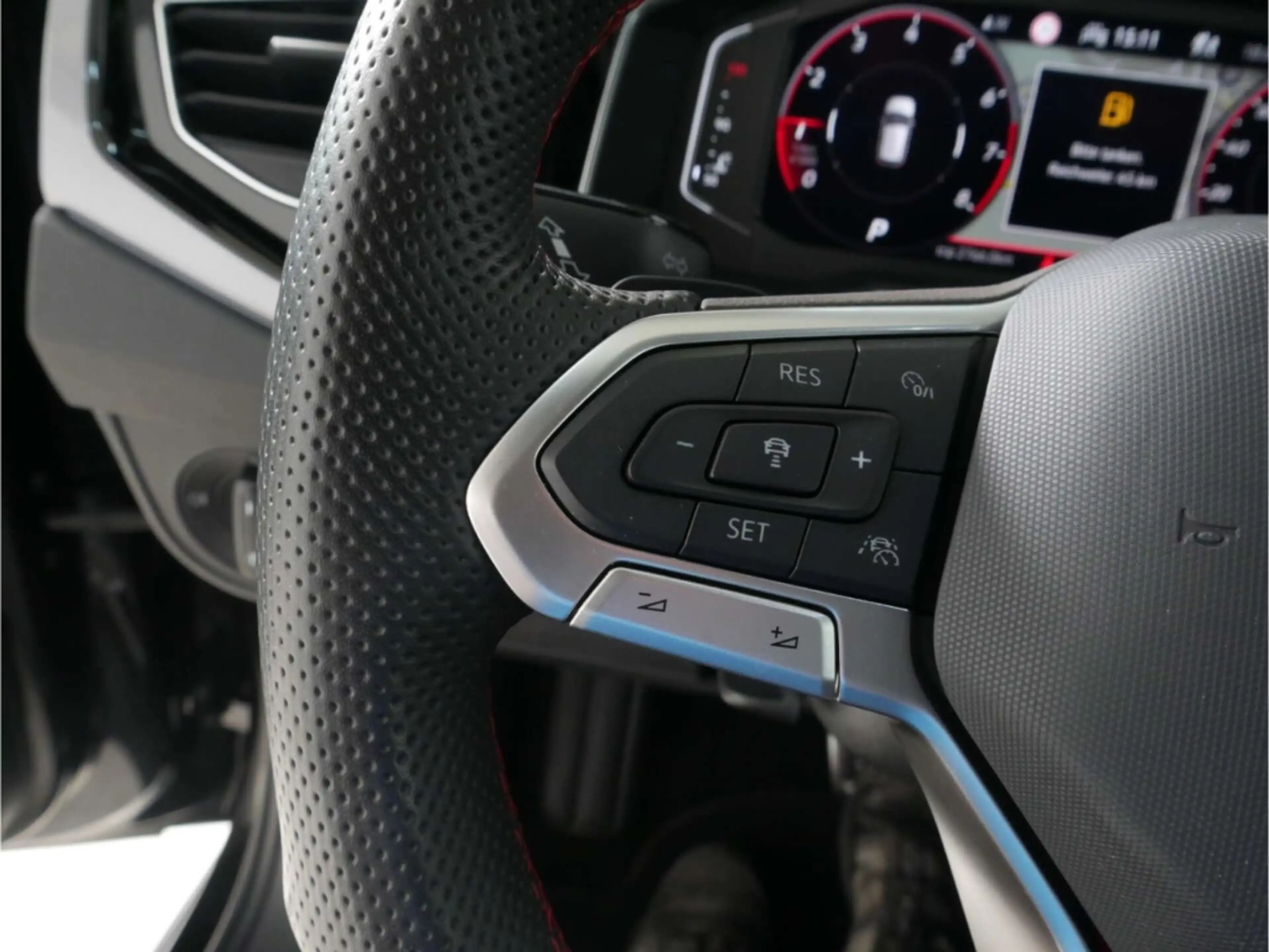 Volkswagen Polo GTI 2.0 TSI — photo 11