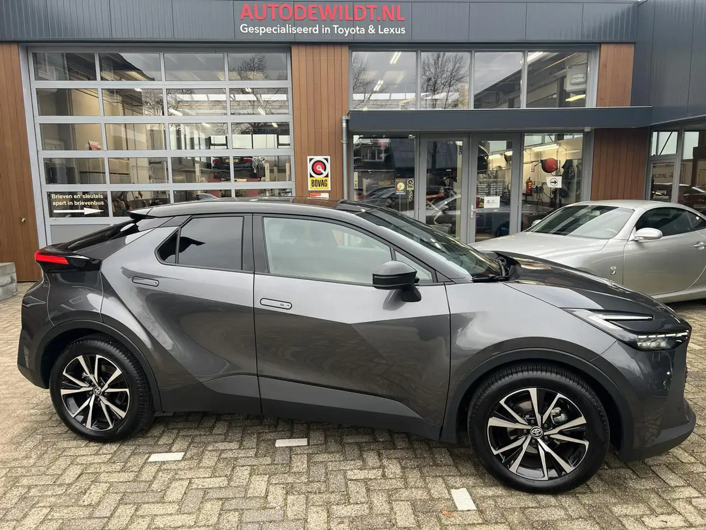 Toyota C-HR 1.8 Hybrid 140 Style A/T + FABRIEKSGARANTIE Gris - 1