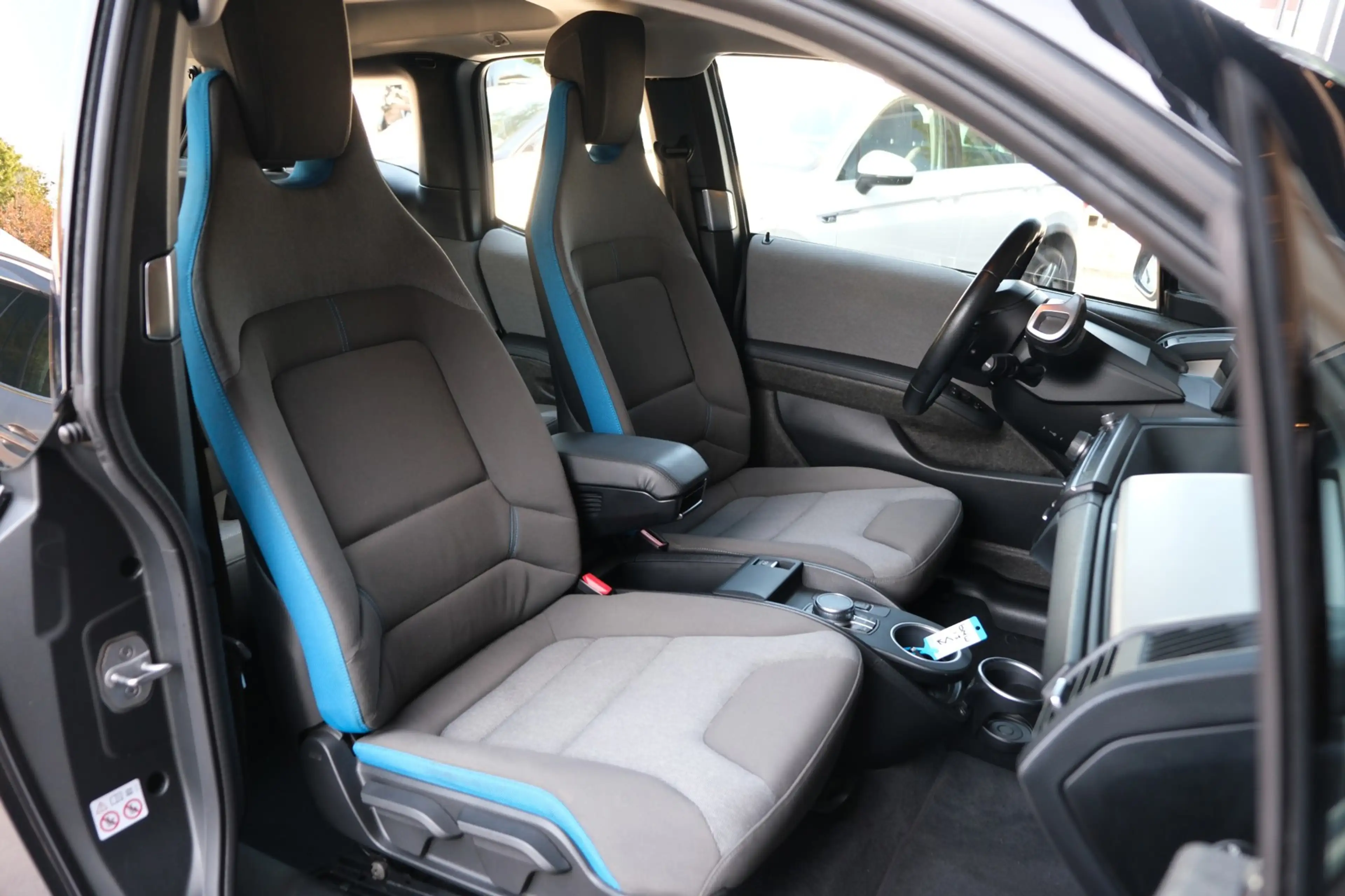 BMW i3 Executive Edition 120Ah 42 kWh |85.583km| Navi/Cam — photo 6