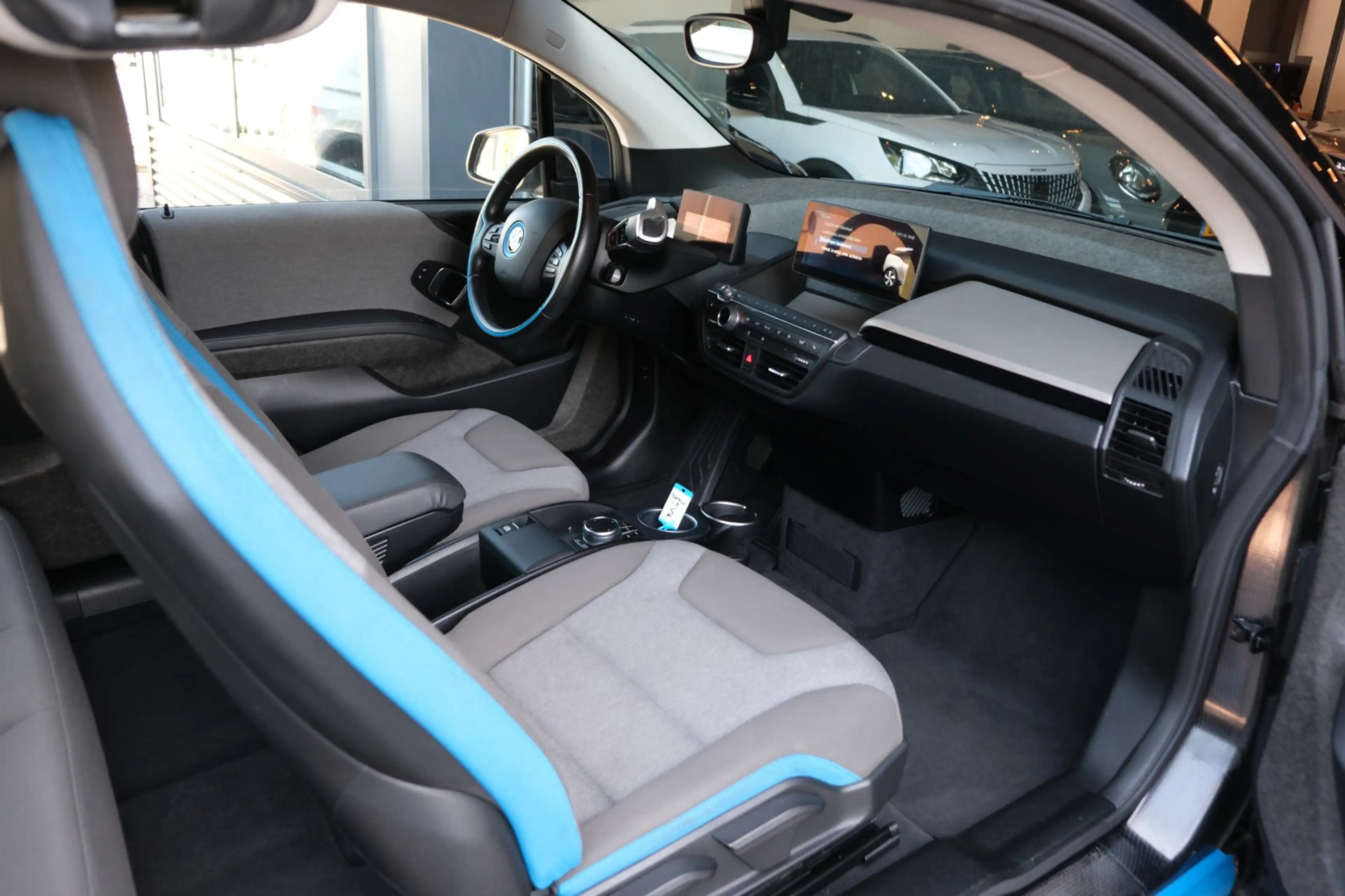 BMW i3 Executive Edition 120Ah 42 kWh |85.583km| Navi/Cam — photo 9