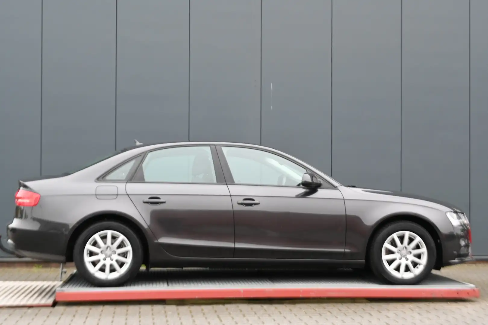Audi A4 Limousine 1.8 TFSI Pro Line Business trekhaak auto crna - 2