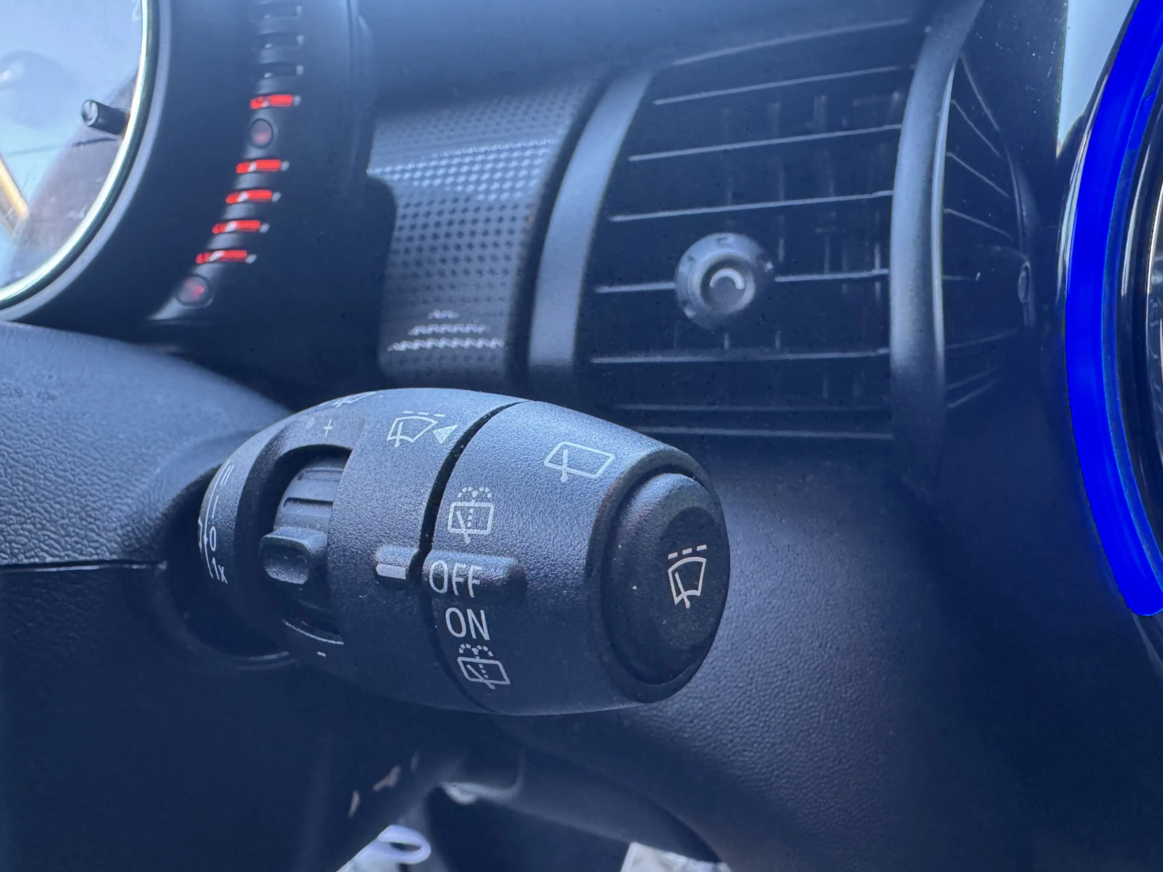 MINI Cooper D Mini 1.5 Business — photo 15