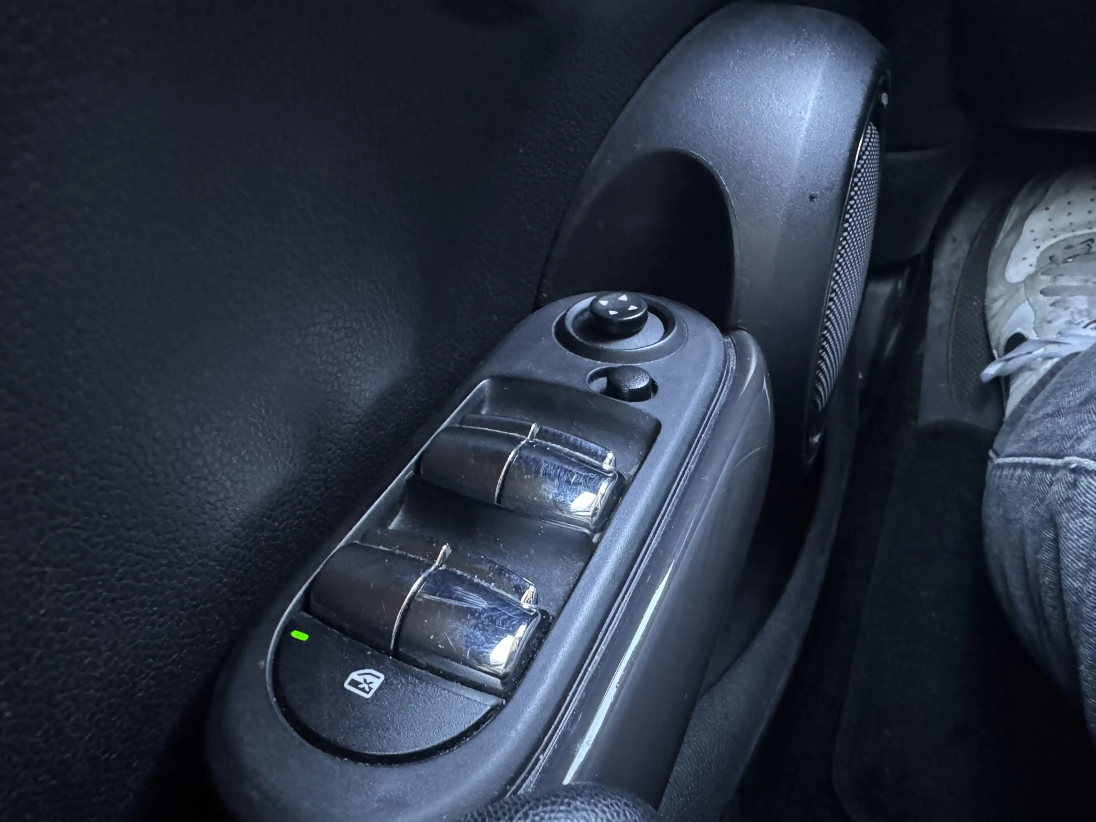 MINI Cooper D Mini 1.5 Business — photo 14