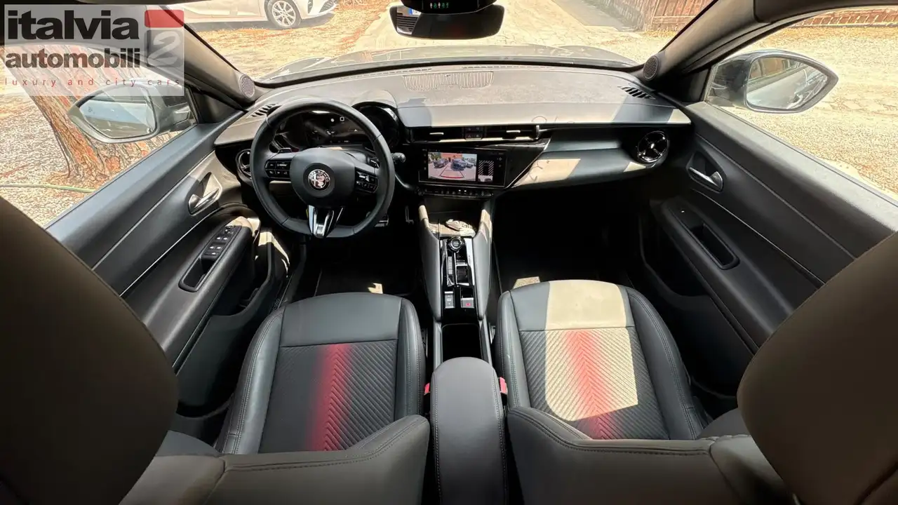 Alfa Romeo Junior 2025 — фото 12