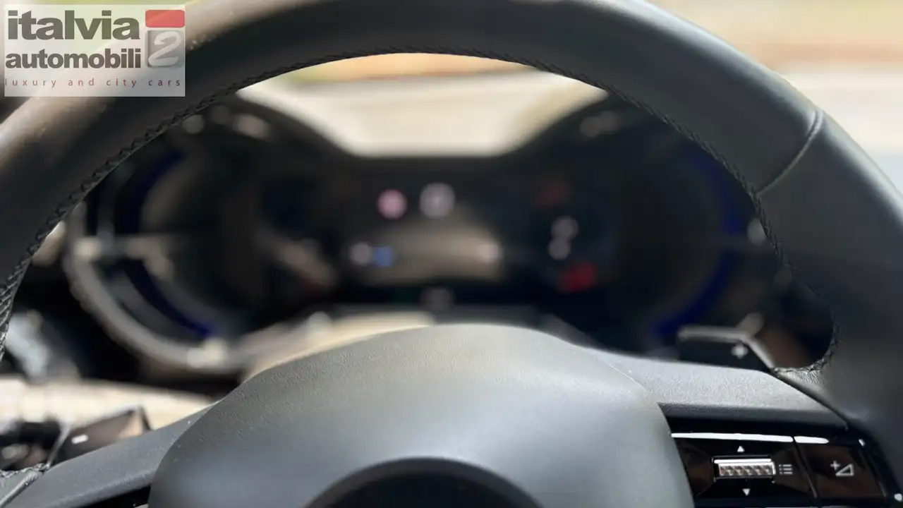 Alfa Romeo Junior 2025 — фото 11