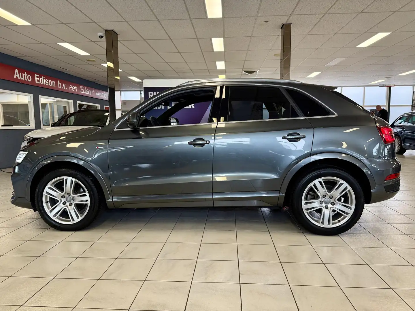 Audi Q3 2.0 TFSI 180pk quattro Design Pro Line Plus *PANO* Grijs - 2