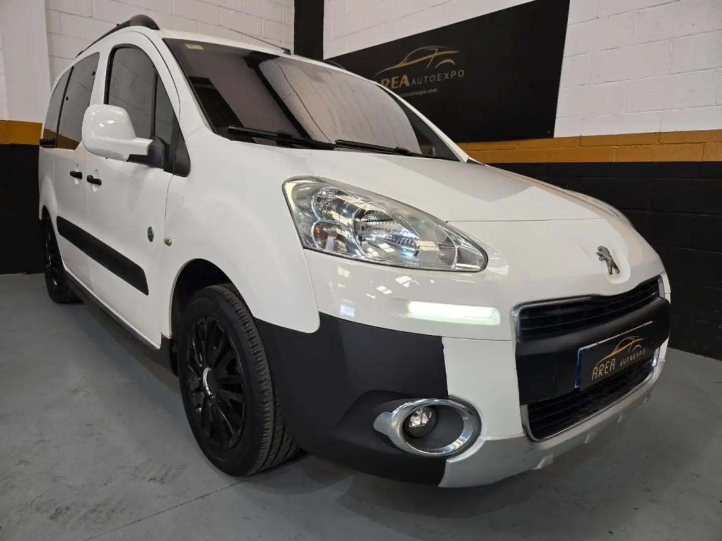 Peugeot Partner Tepee 1.6HDI Outdoor 115 Silber - 2