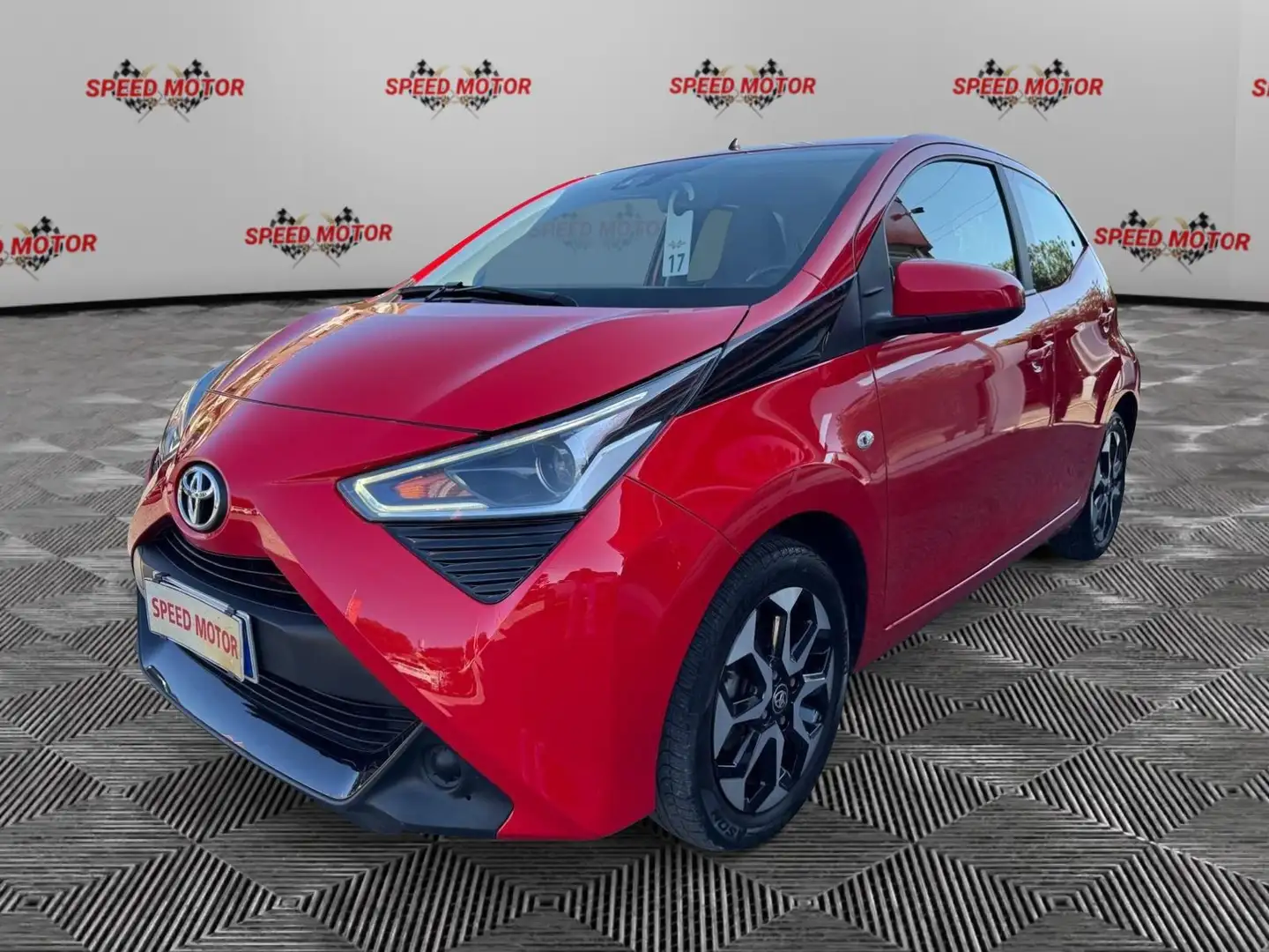 Toyota Aygo 1.0 72 CV 5 porte x-fun AUTOMATICA, RETROCAMERA Rosso - 1