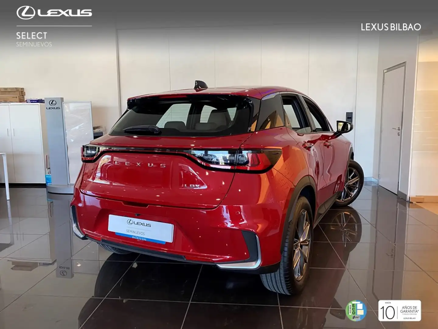 Lexus LBX Elegant+ Rot - 2