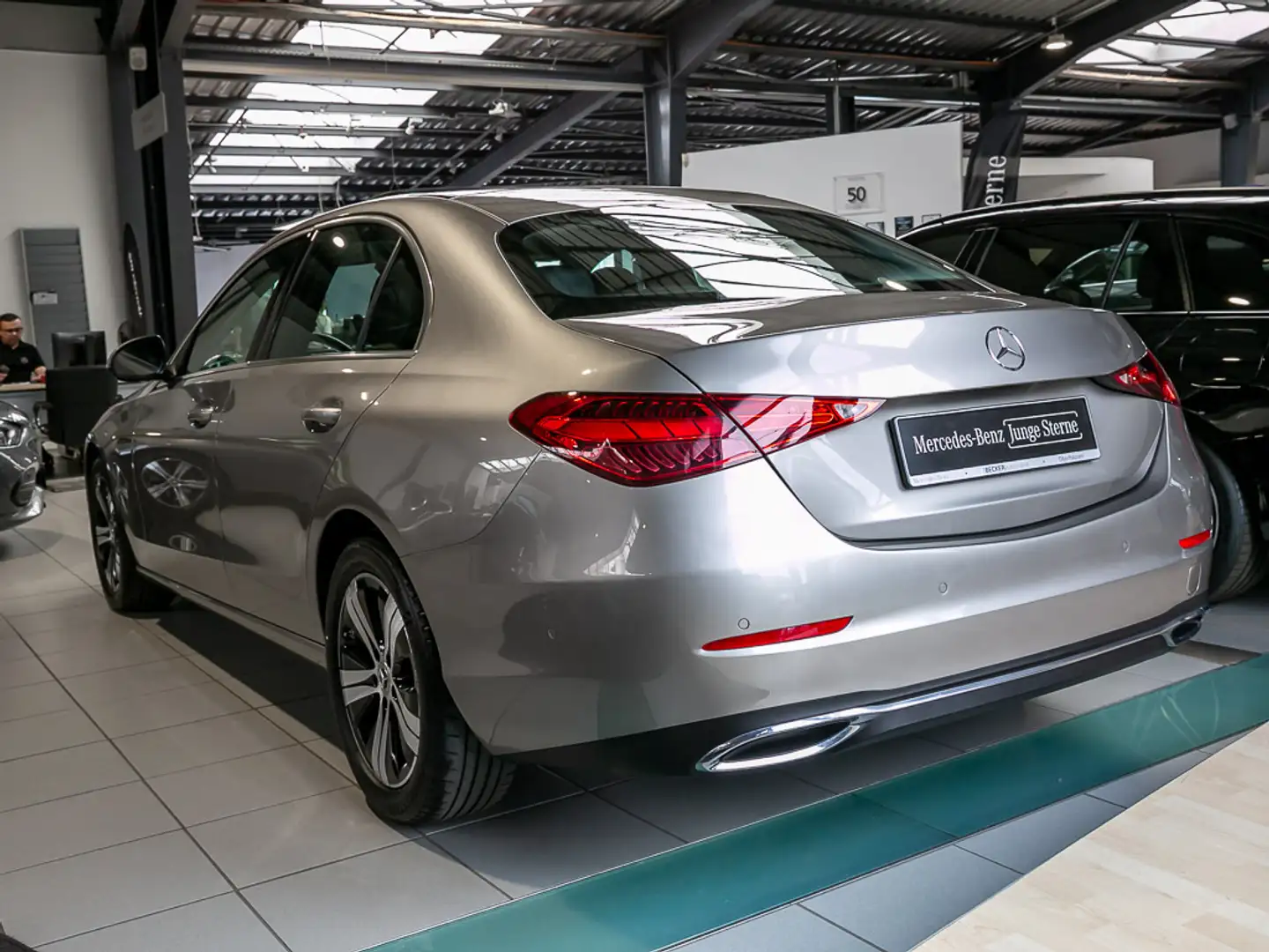 Mercedes-Benz C 180 AVANTGARDE SHD 360°KAMERA WINTERPAKET Zilver - 2