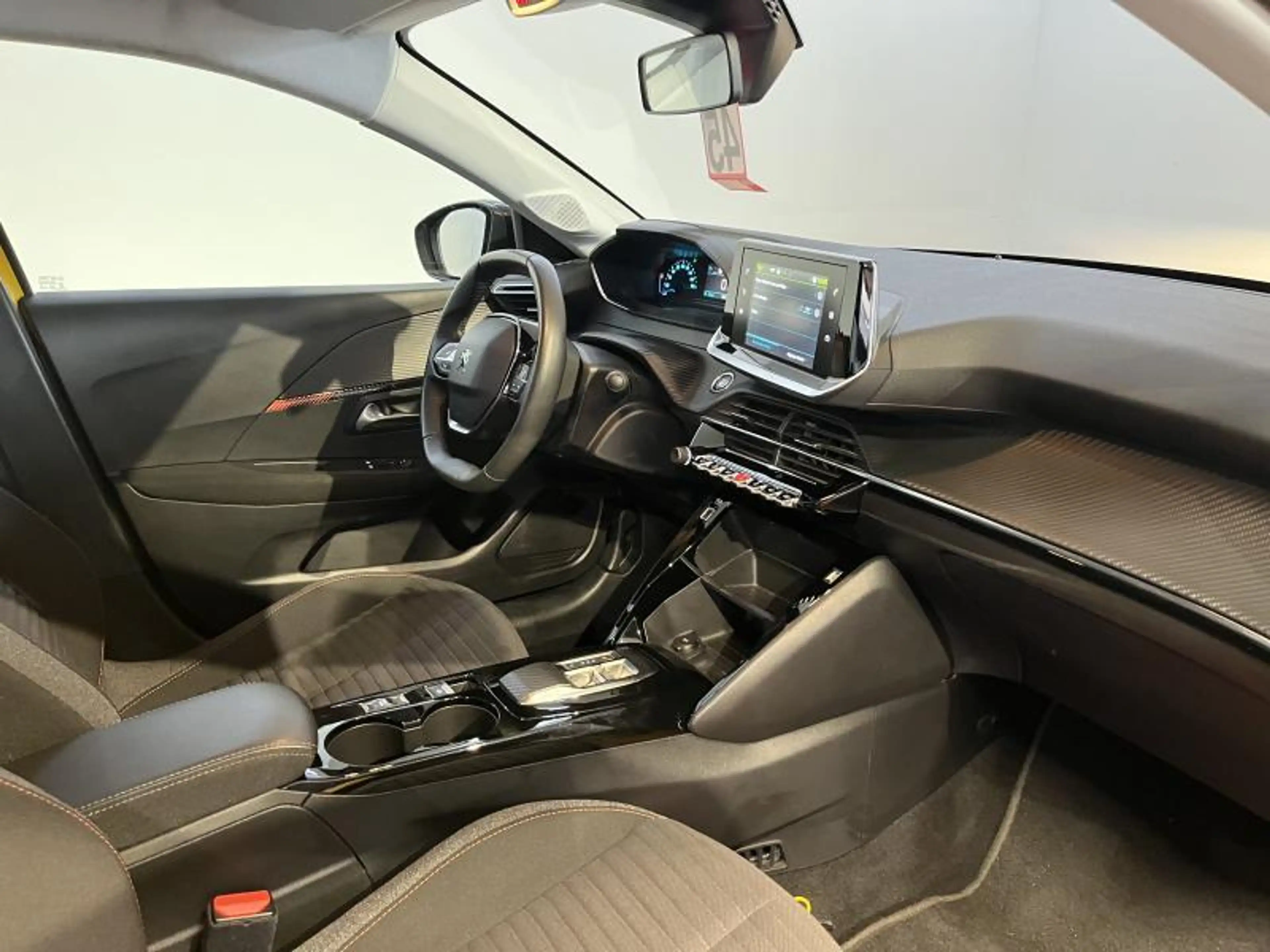 Peugeot e-208 ACTIVE — photo 15
