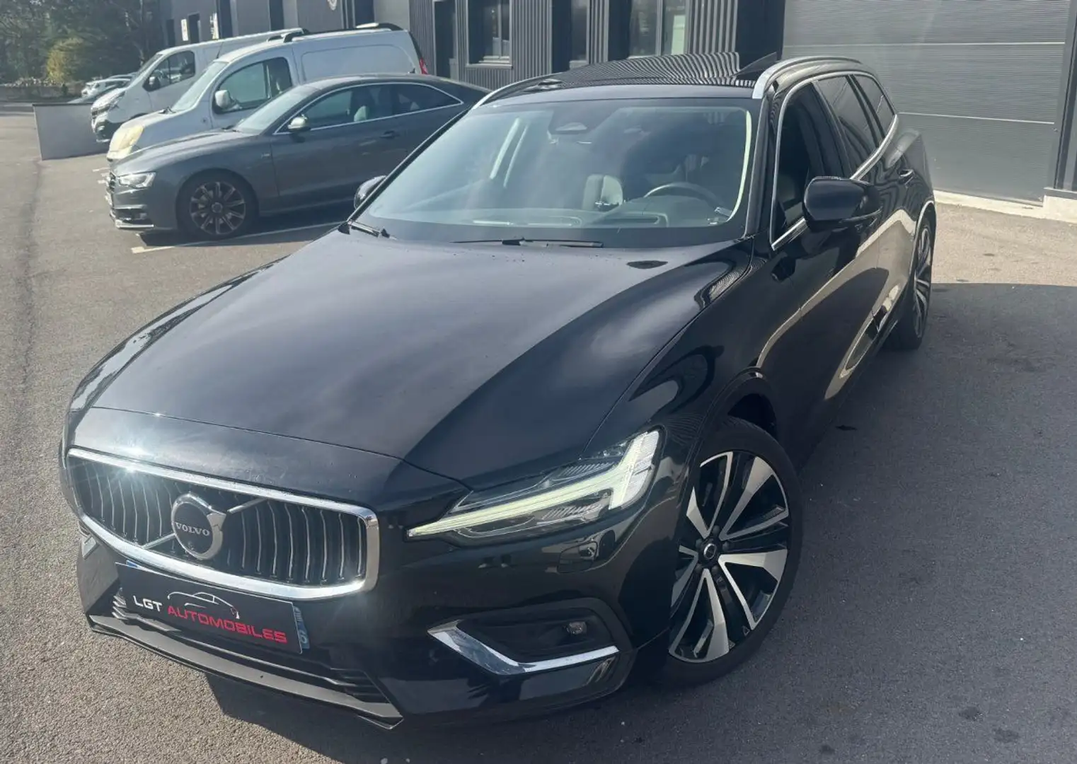 Volvo V60 II B4 197ch Ultimate Geartronic 8 Noir - 2