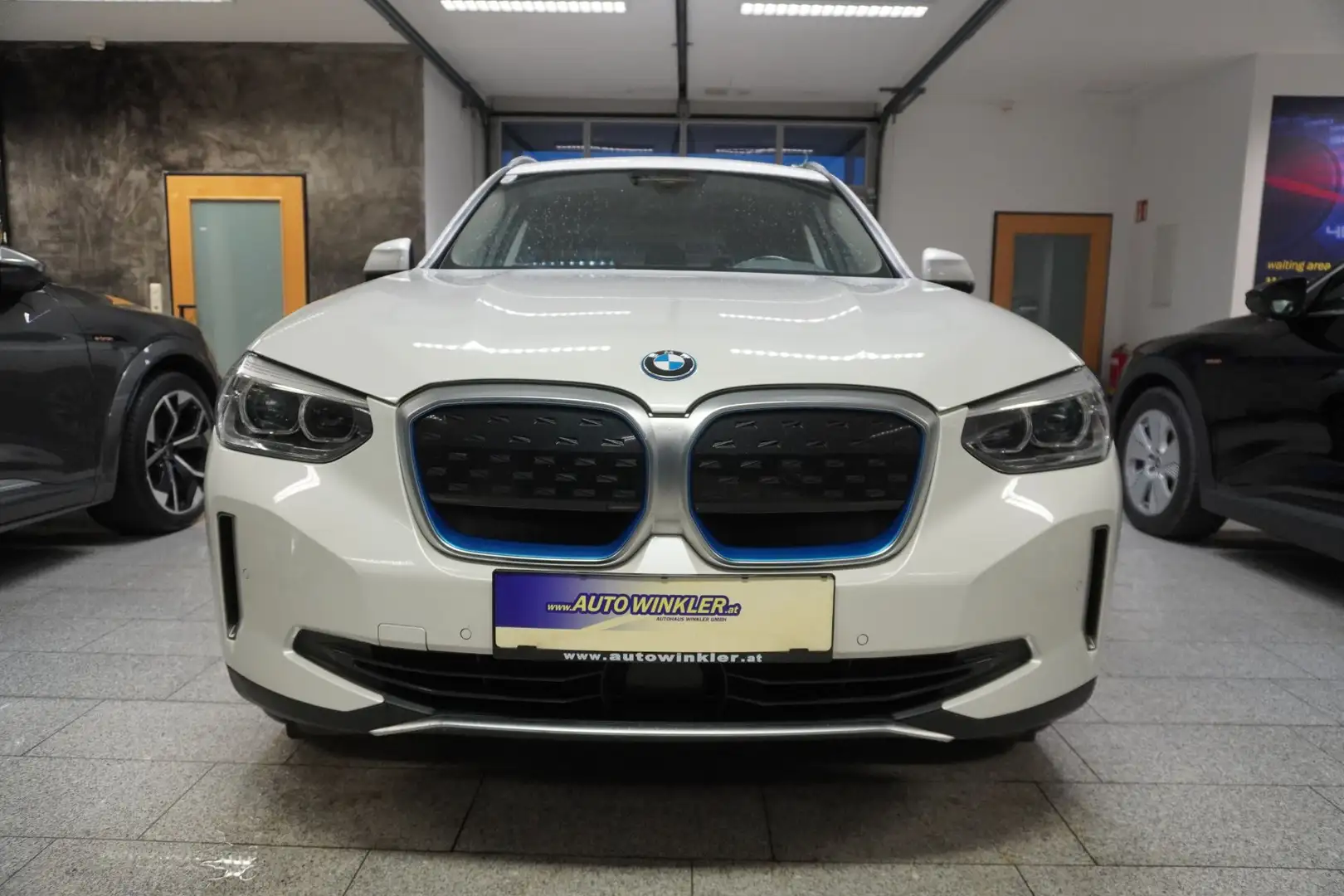 BMW iX3 80kWh Inspiring Aut. Pano/Kamera/LED Weiß - 2