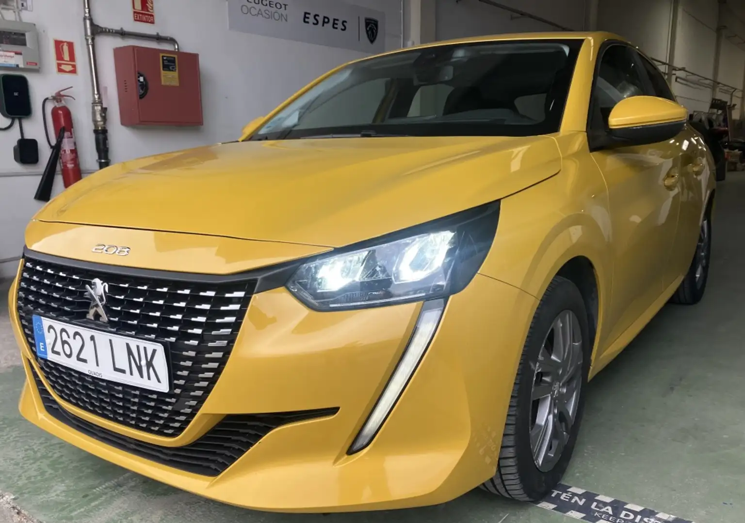 Peugeot 208 1.2 Puretech S&S Active Pack 100 Amarillo - 2