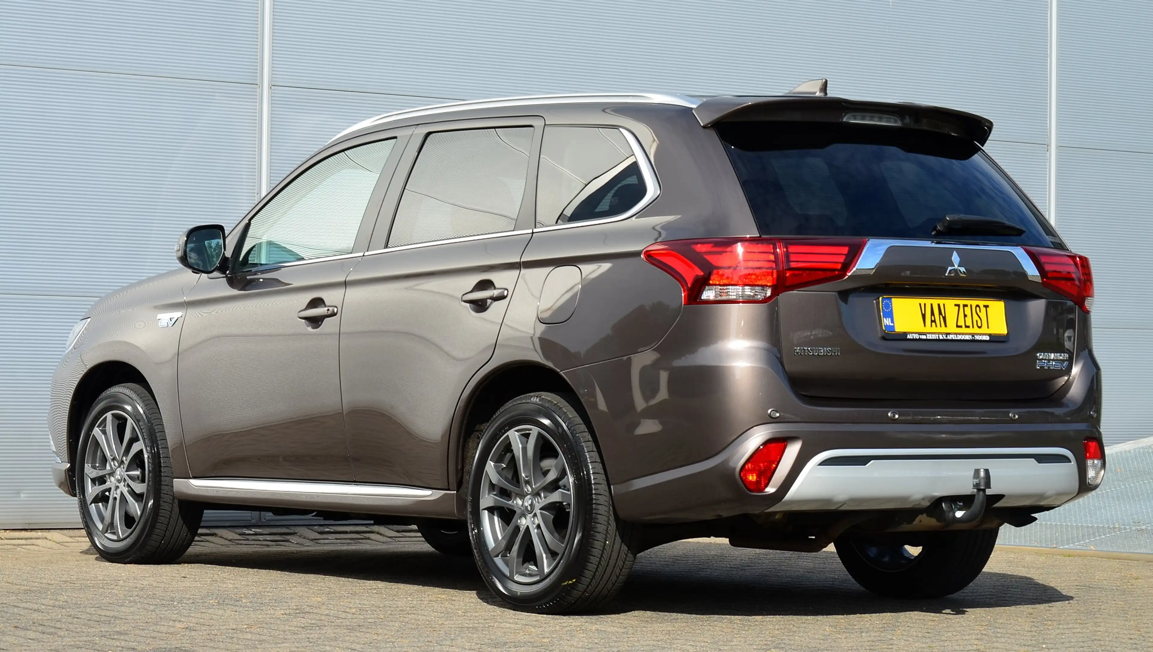 Mitsubishi Outlander PHEV 2.4 INTENSE PLUS 4WD | PLUG IN HYBRID | SoH 8 — photo 8