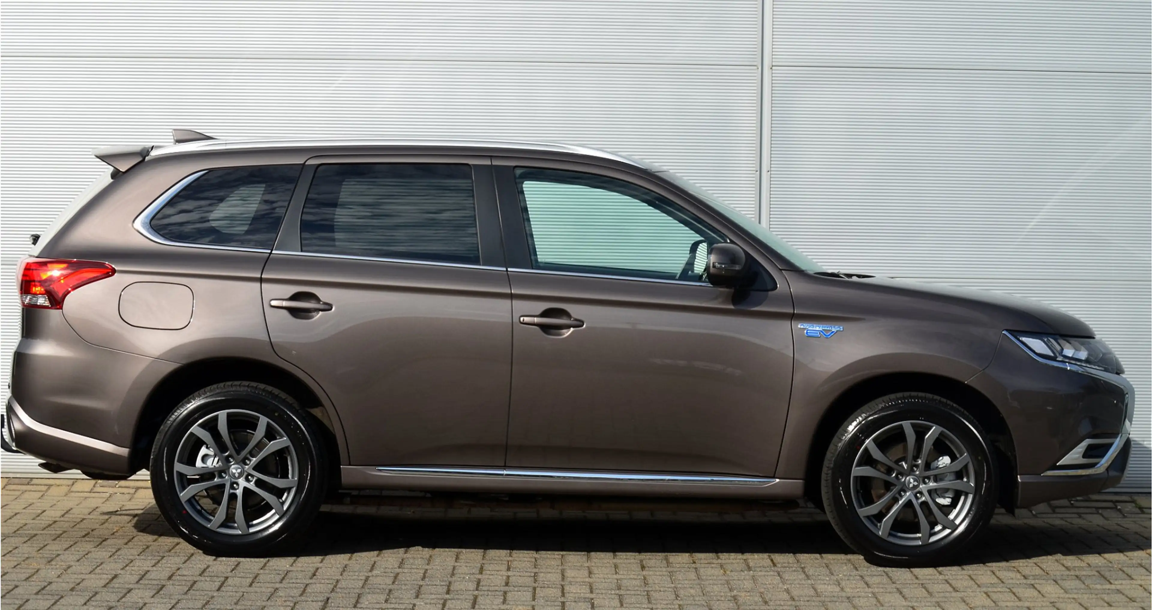 Mitsubishi Outlander PHEV 2.4 INTENSE PLUS 4WD | PLUG IN HYBRID | SoH 8 — photo 12