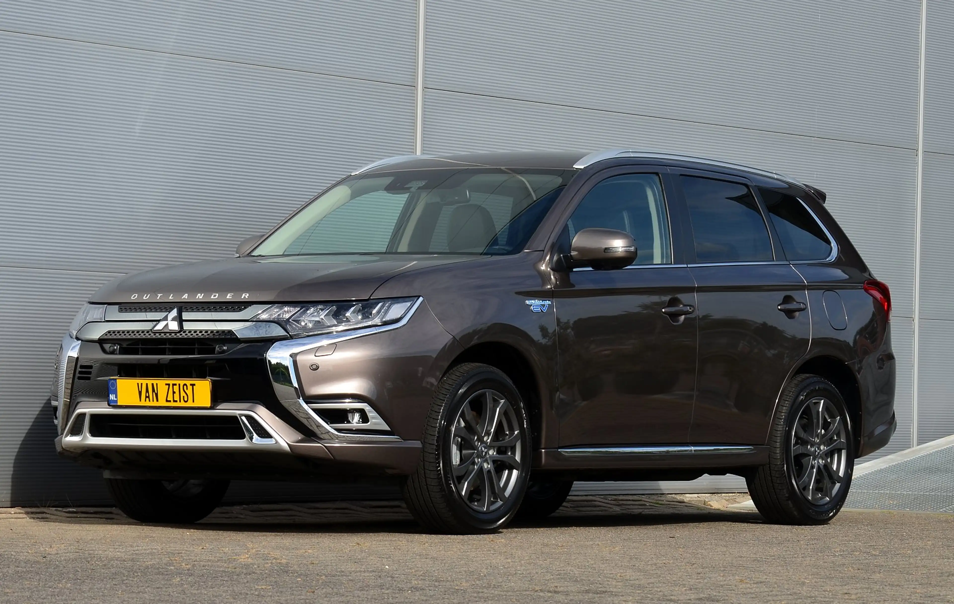 Mitsubishi Outlander PHEV 2.4 INTENSE PLUS 4WD | PLUG IN HYBRID | SoH 8 — photo 6