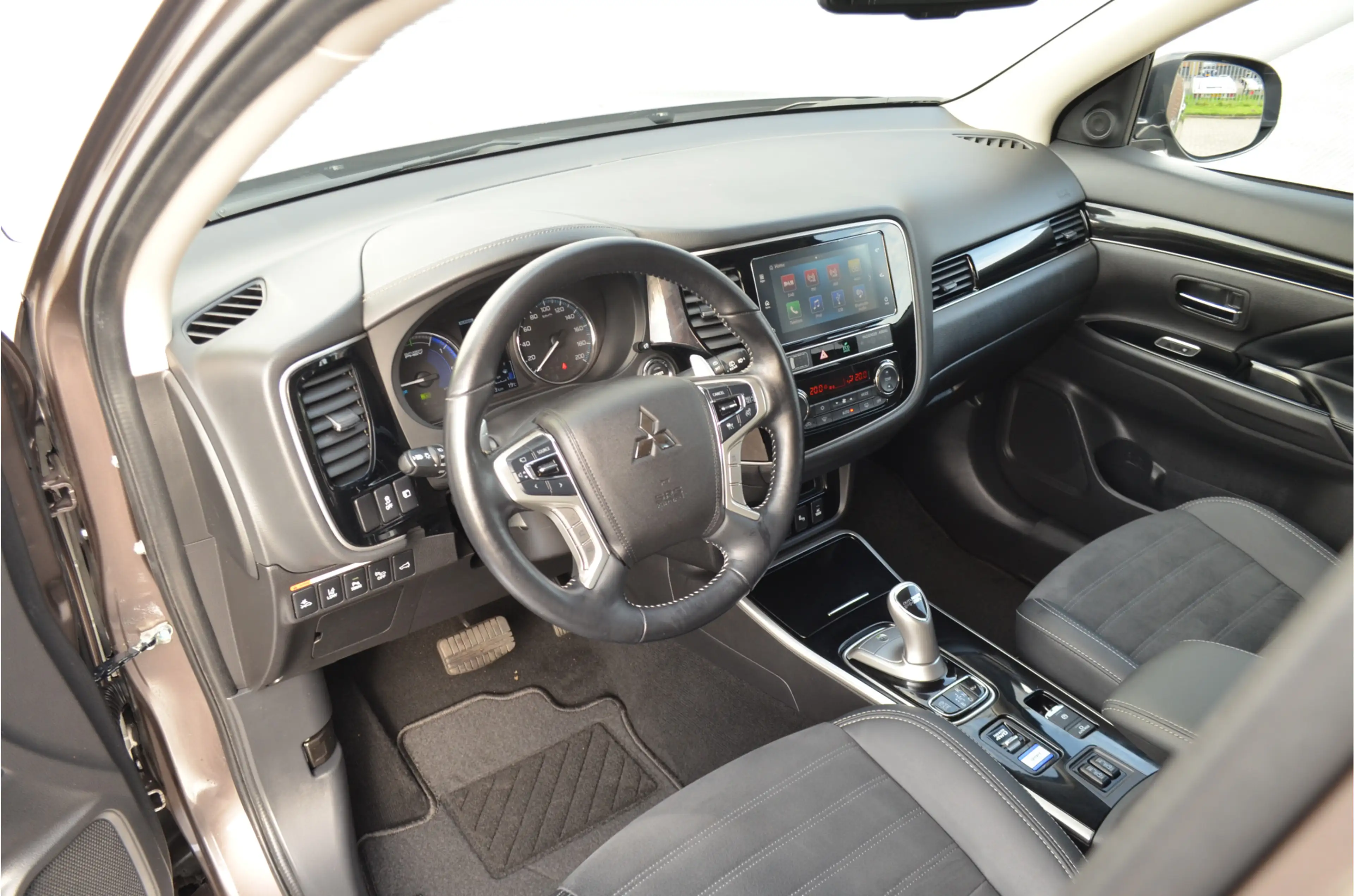 Mitsubishi Outlander PHEV 2.4 INTENSE PLUS 4WD | PLUG IN HYBRID | SoH 8 — photo 2