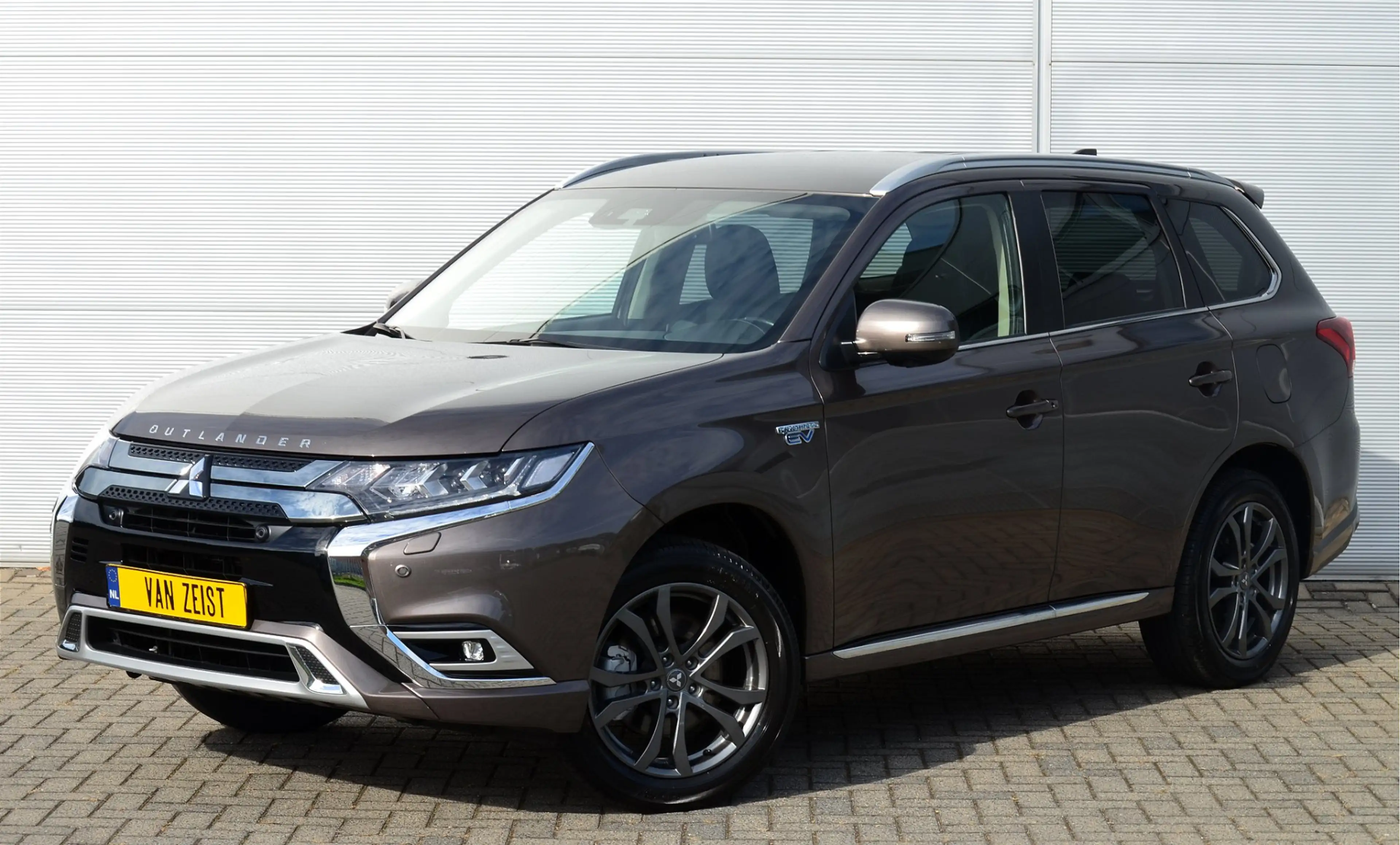 Mitsubishi Outlander PHEV 2.4 INTENSE PLUS 4WD | PLUG IN HYBRID | SoH 8 — photo 5