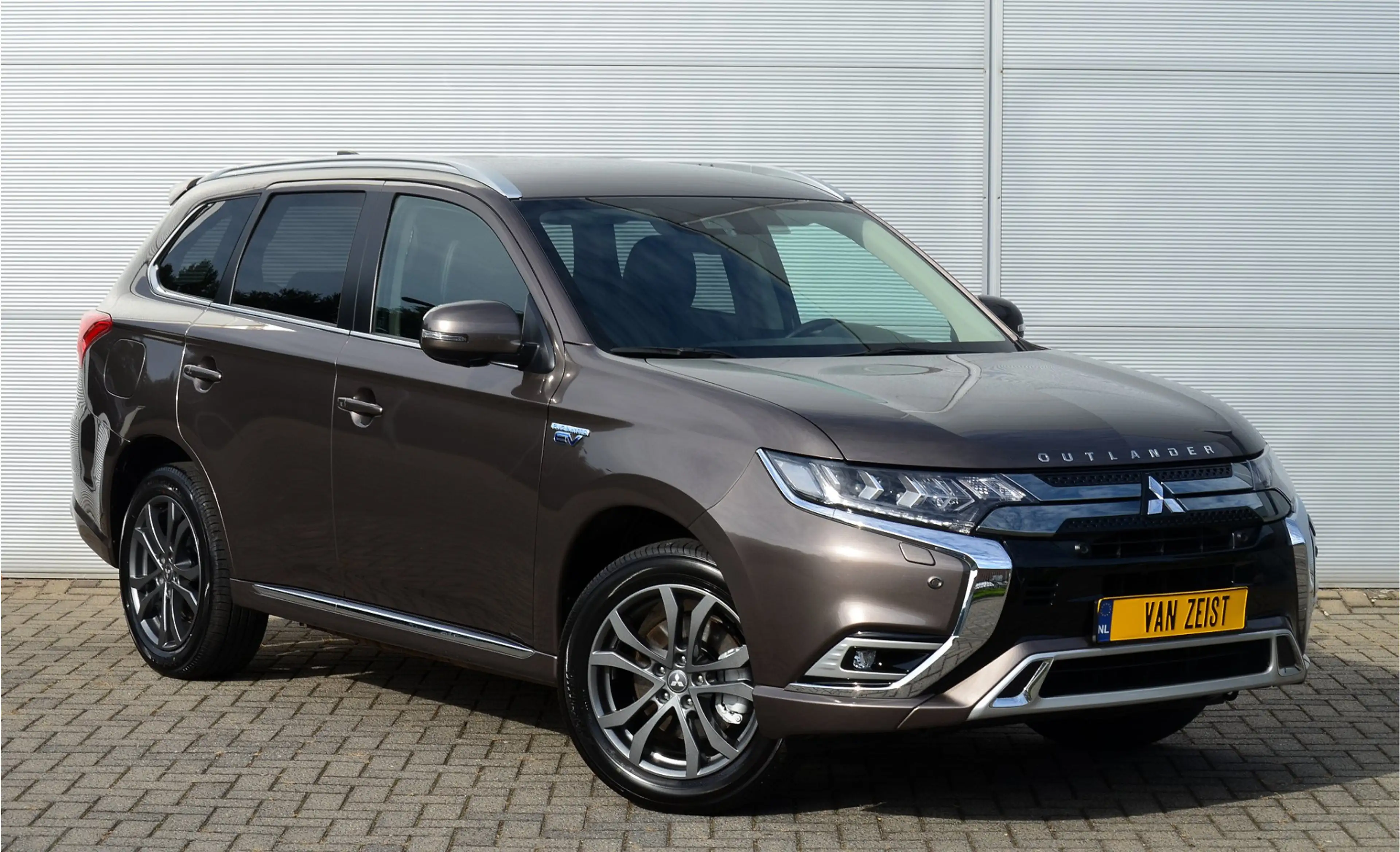 Mitsubishi Outlander PHEV 2.4 INTENSE PLUS 4WD | PLUG IN HYBRID | SoH 8 — photo 14