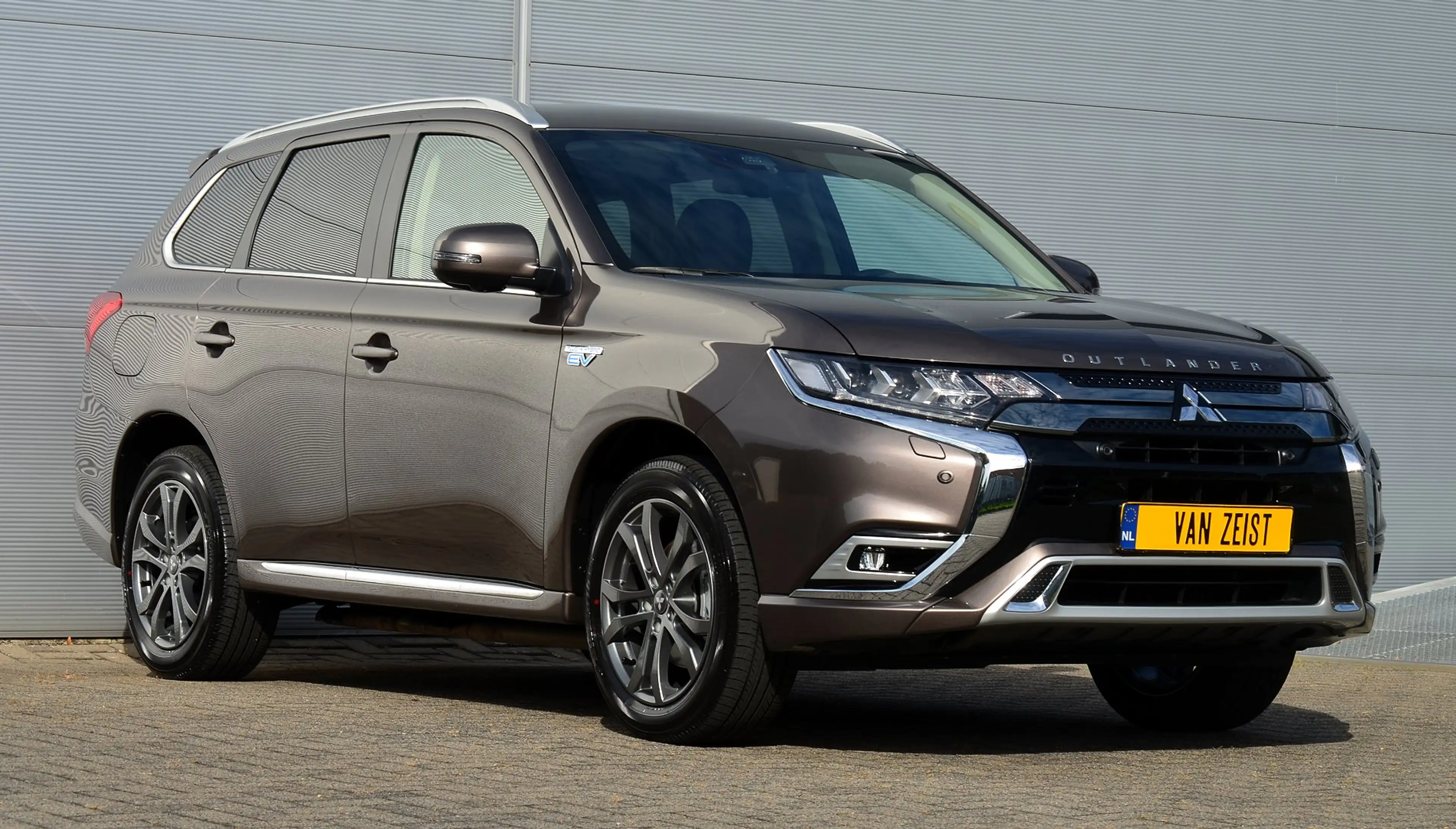 Mitsubishi Outlander PHEV 2.4 INTENSE PLUS 4WD | PLUG IN HYBRID | SoH 8 — photo 13