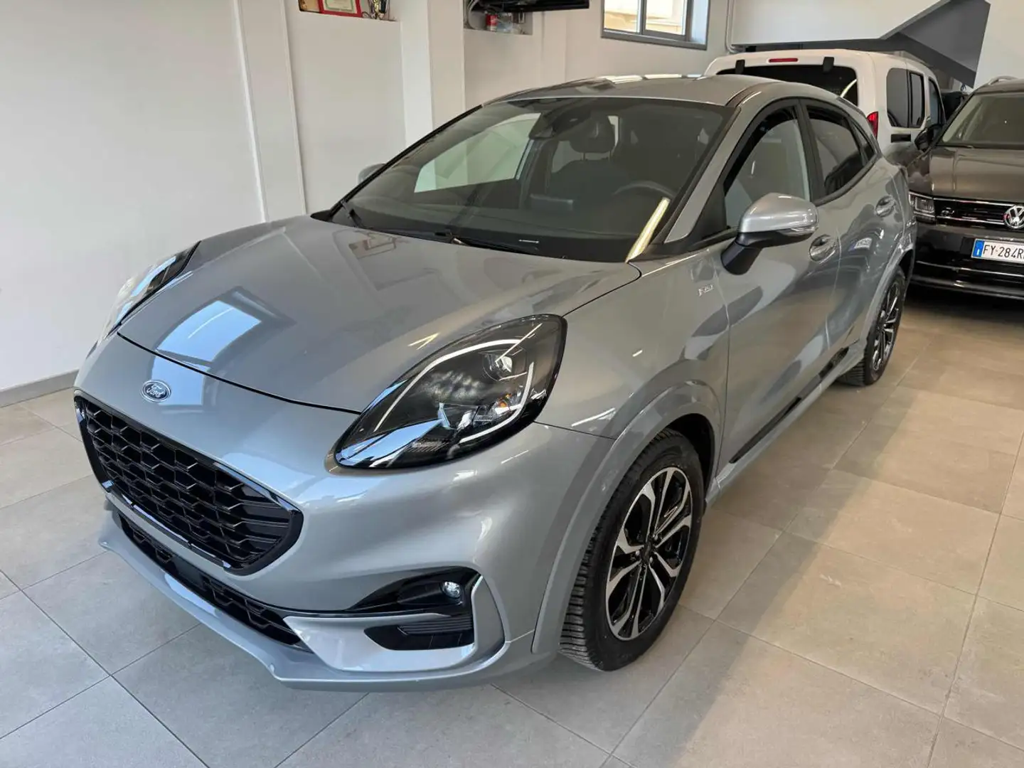 Ford Puma 1.0 EcoBoost Hybrid 125 CV S&S aut. ST-Line Grijs - 1