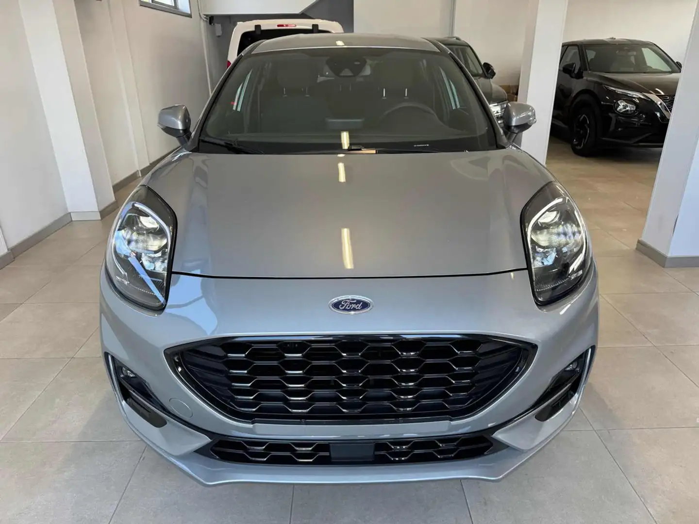 Ford Puma 1.0 EcoBoost Hybrid 125 CV S&S aut. ST-Line Grijs - 2