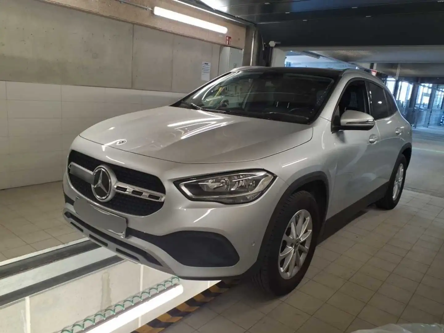 Mercedes-Benz GLA 200 d Style Pano S-Dach Key Lane Navi AUT Zilver - 1