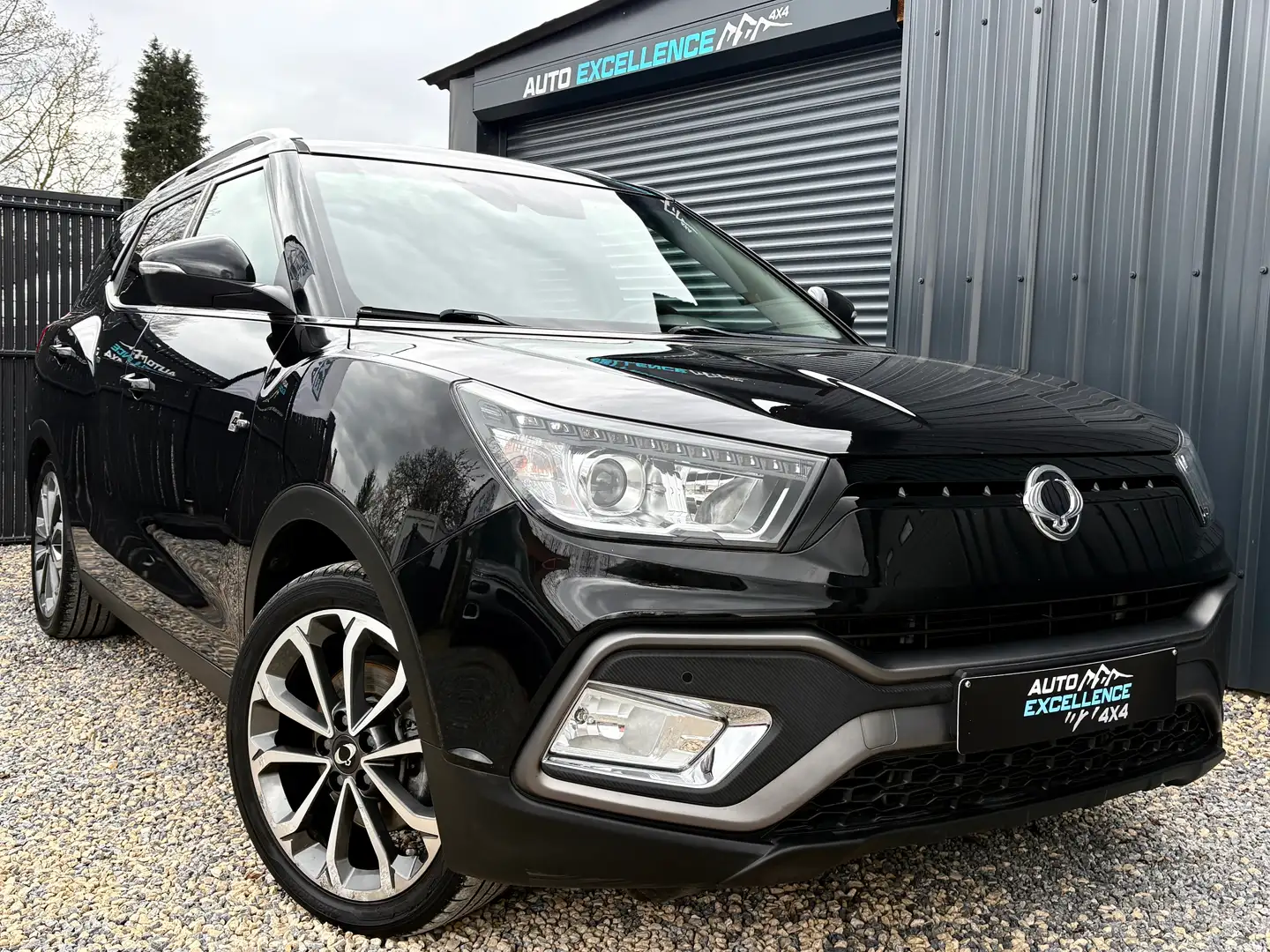 SsangYong XLV 1.6 e-XDi 4WD Sapphire/ Full Options/ Garantie Schwarz - 1