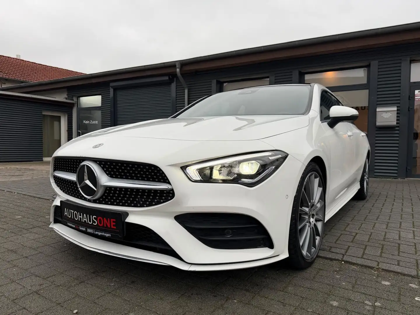 Mercedes-Benz CLA 200 Shooting Brake AMG/PANORAMA/MBUX/LED Blanc - 1