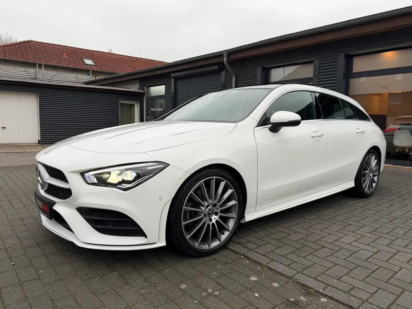 Mercedes-Benz CLA 200 Shooting Brake AMG/PANORAMA/MBUX/LED Blanc - 2