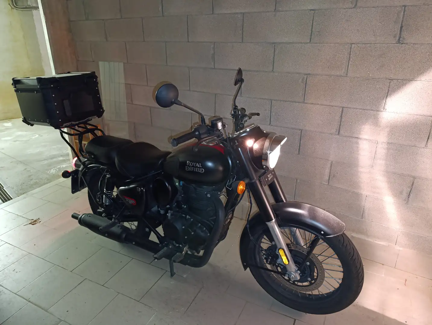 Royal Enfield Classic 350 Negru - 1