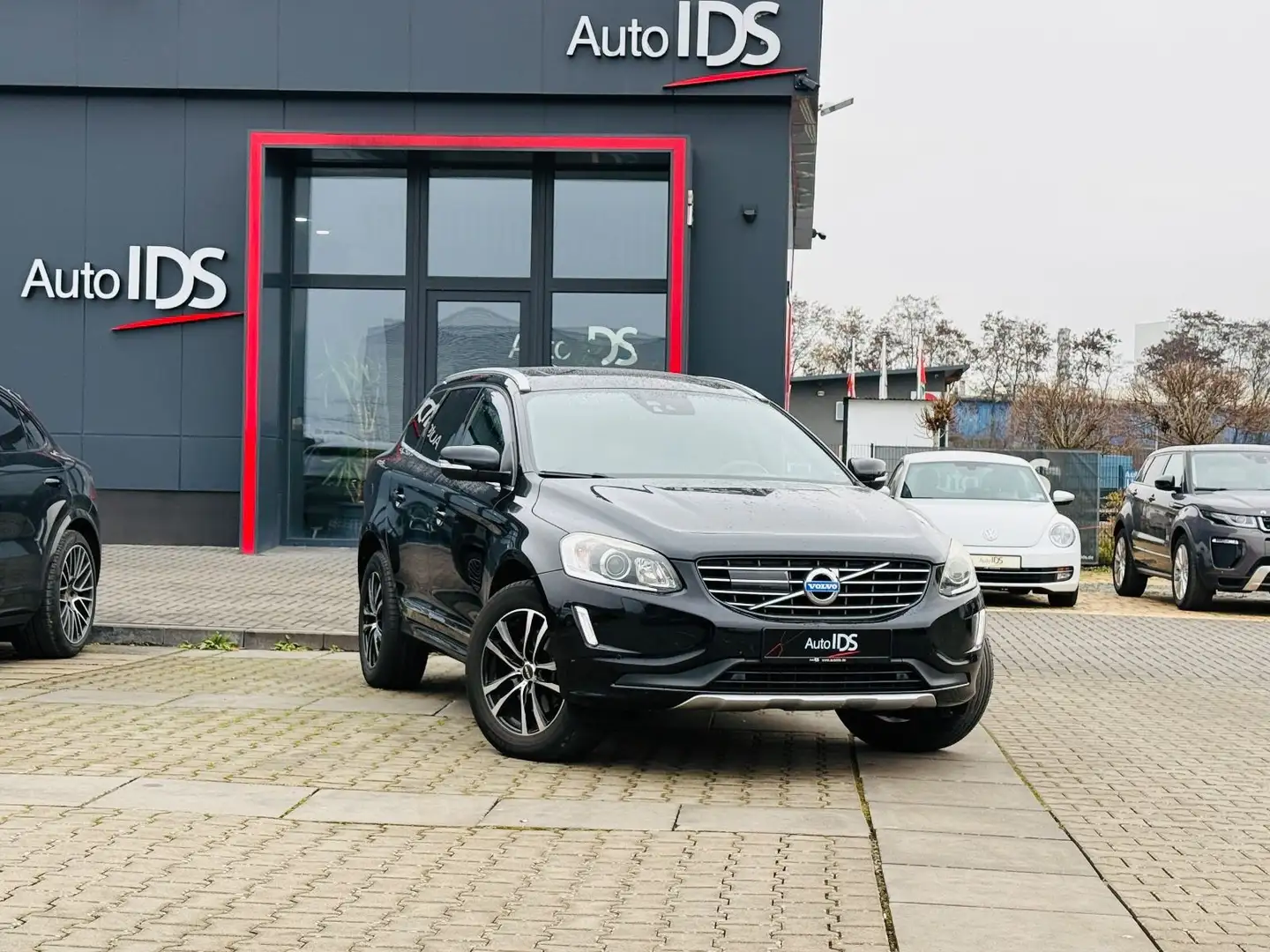 Volvo XC60 Summum D5 AWD/PANO/NAVI/KAM/SHZ Schwarz - 1