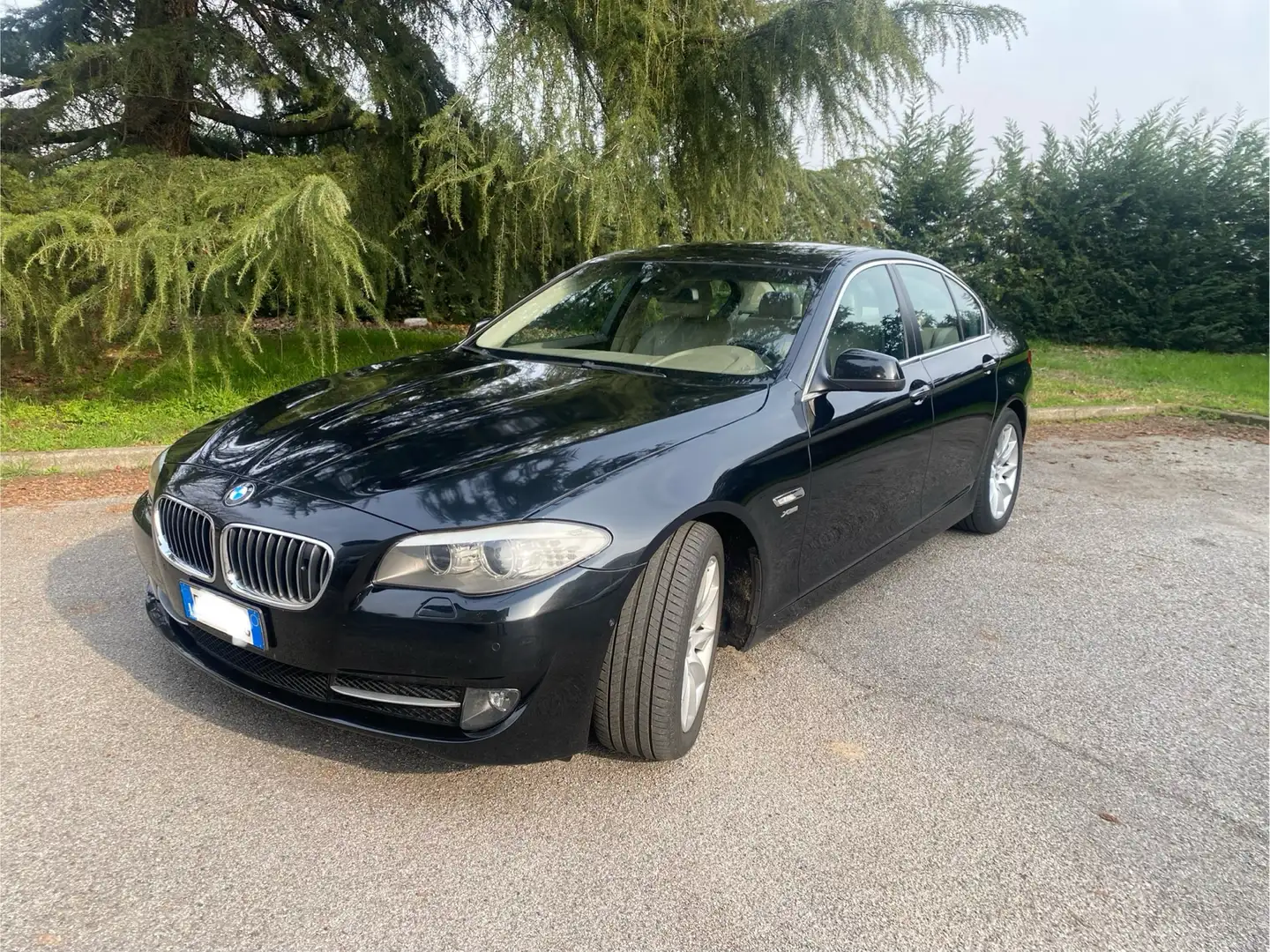 BMW 530 530d xdrive Futura auto Czarny - 1