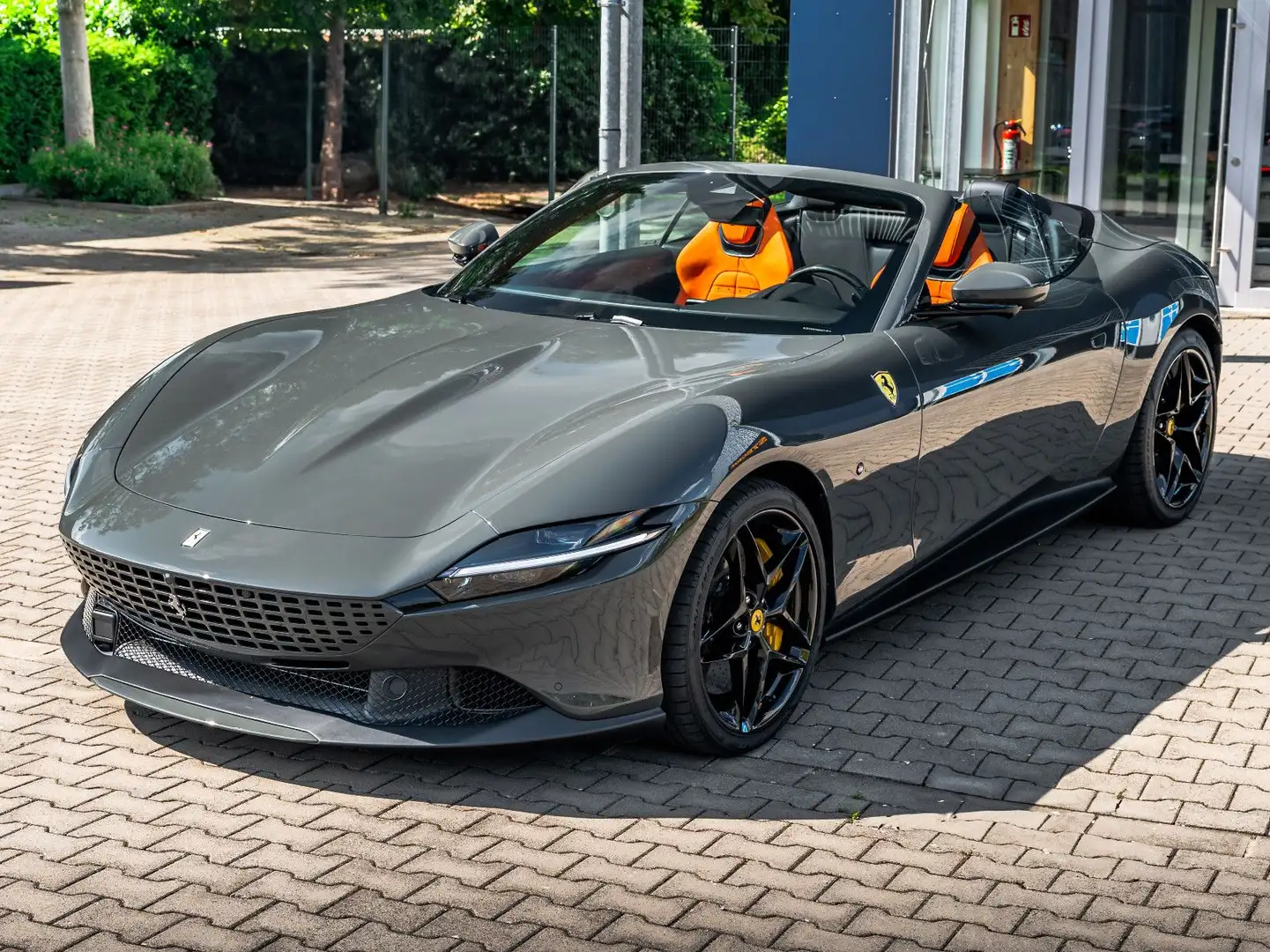 Ferrari Roma Spider / Sonderleder / Carbon /Surr. Camera Gris - 1