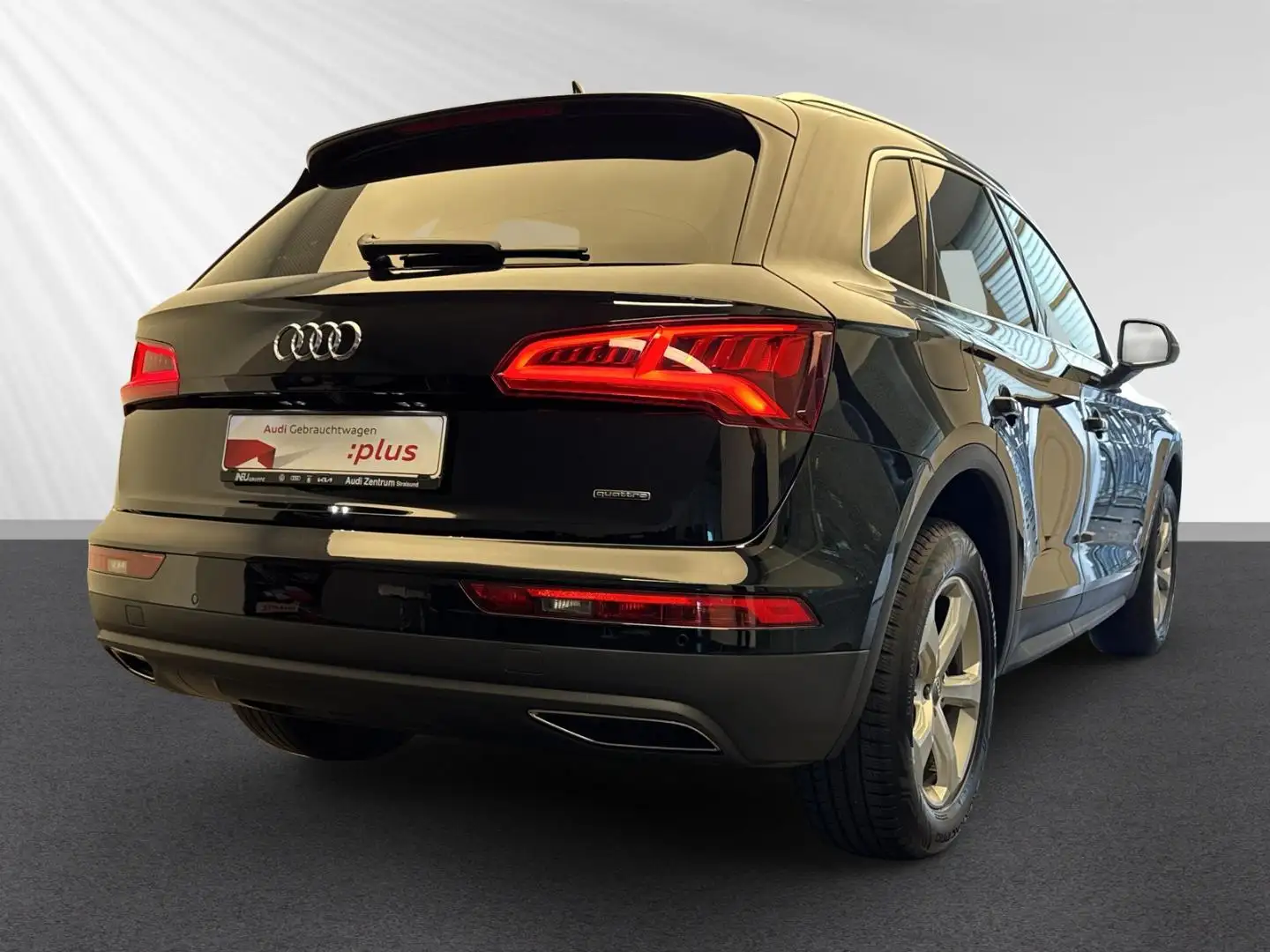 Audi Q5 Q5 2.0 TDI quattro Zwart - 2
