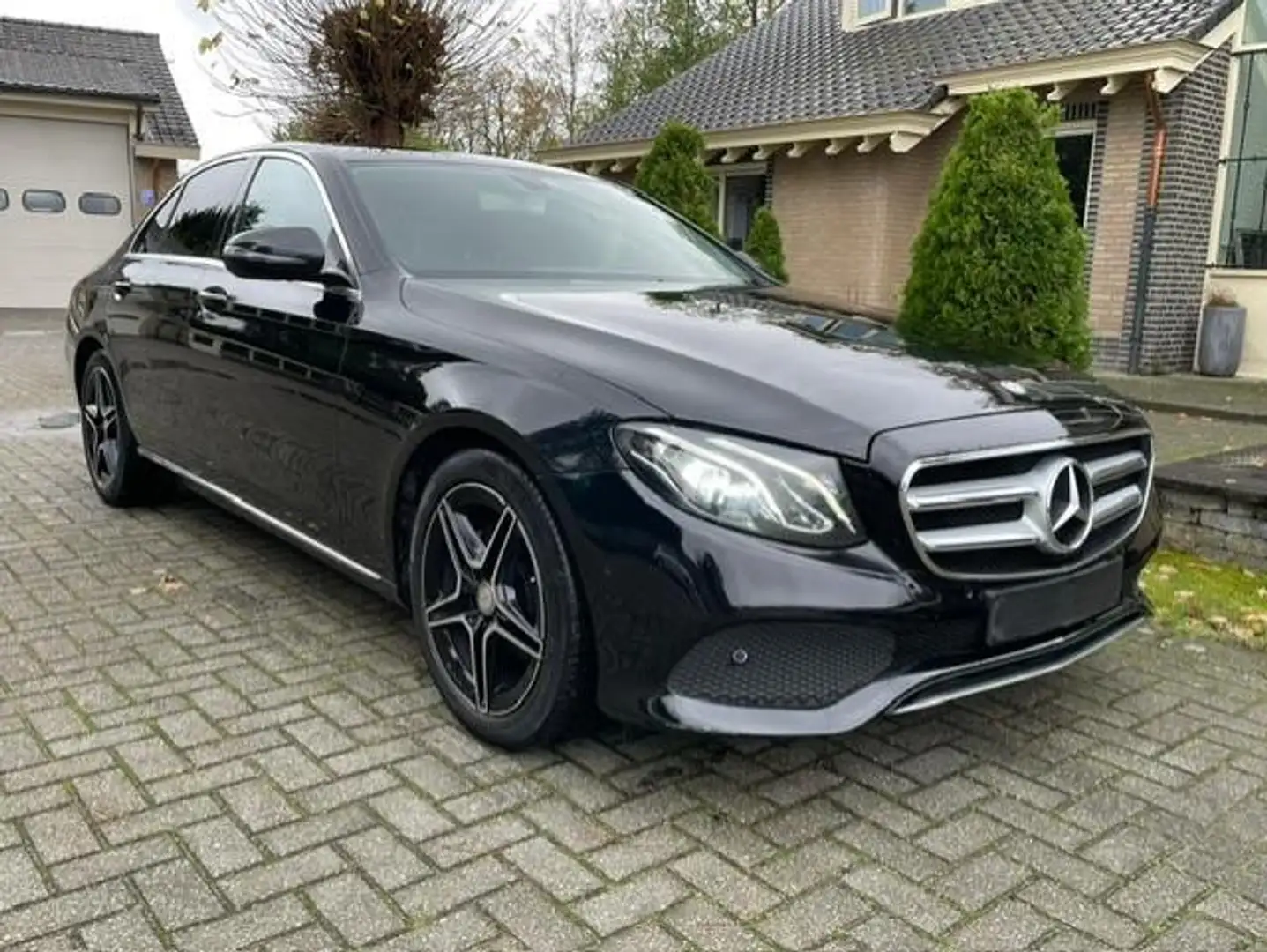 Mercedes-Benz E 220 d AVANTGARDE NAVI CAMERA LED Zwart - 1