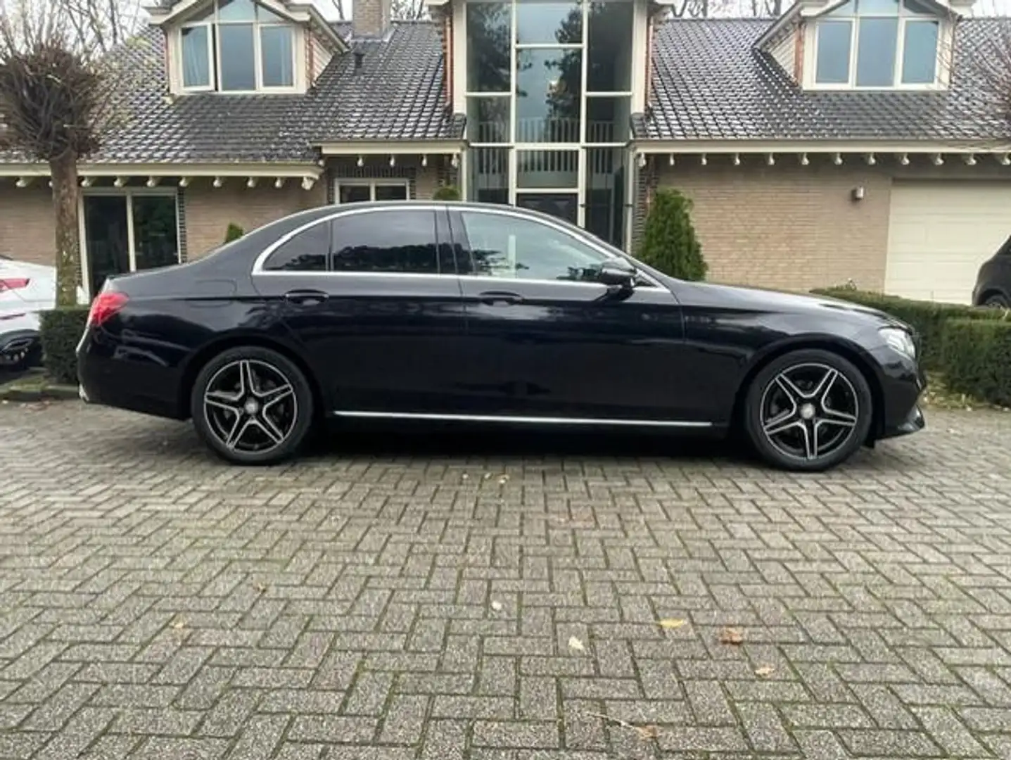 Mercedes-Benz E 220 d AVANTGARDE NAVI CAMERA LED Zwart - 2