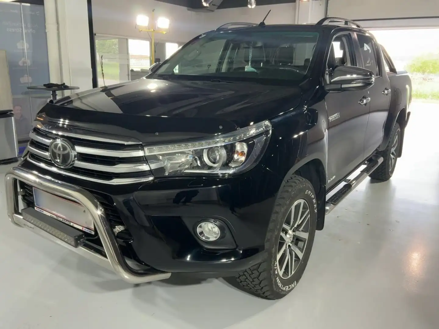 Toyota Hilux Double Cab Executive 4x4 Schwarz - 1