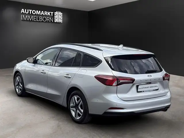 Ford Focus view 6
