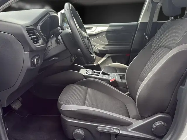 Ford Focus view 14