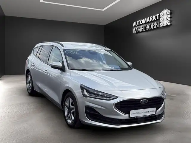 Ford Focus view 2