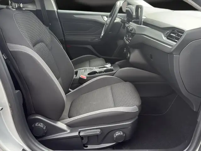 Ford Focus view 15