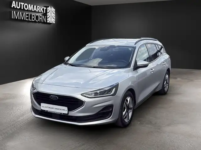 Ford Focus view 3
